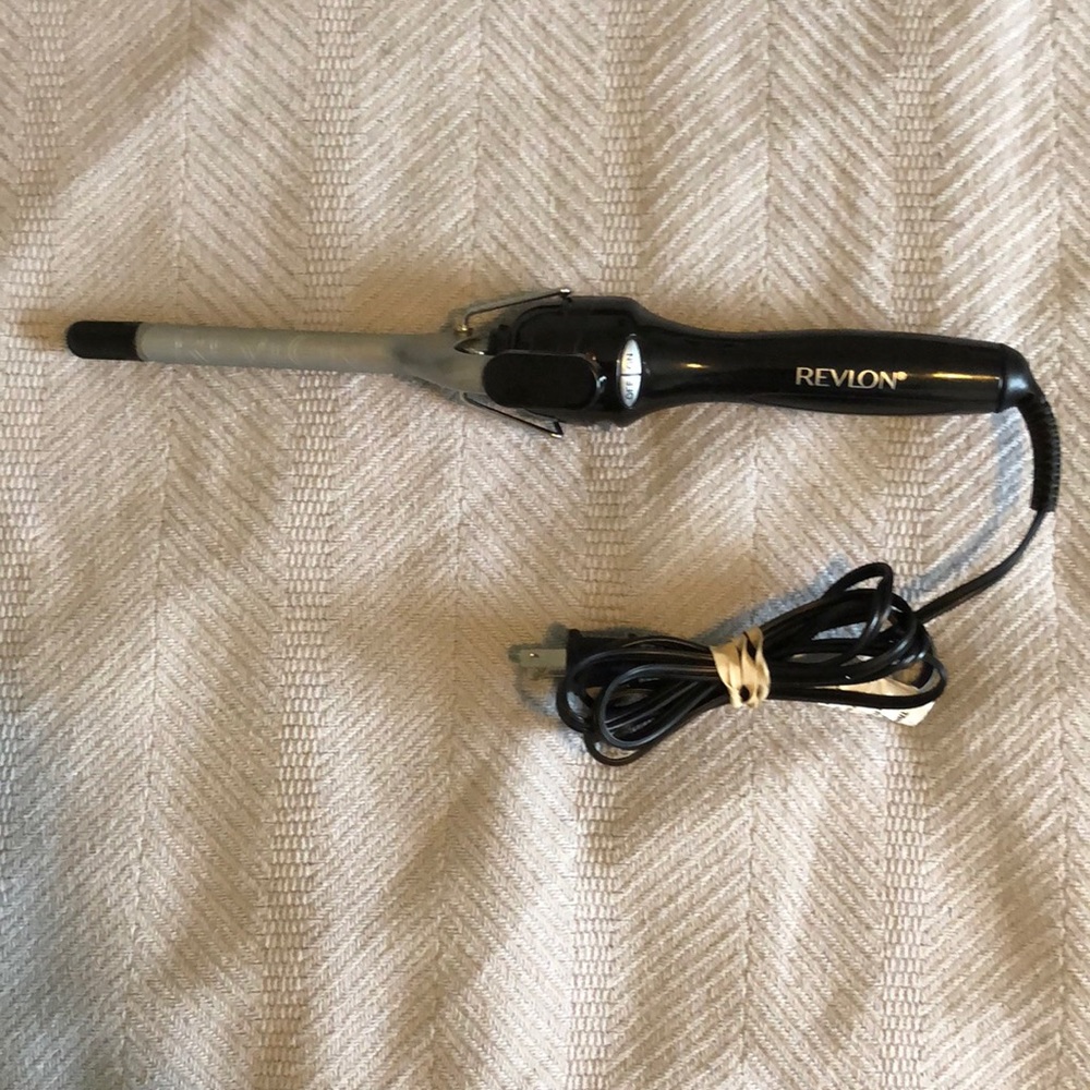 Revlon Half Inch Barrel Ceramic Curling Iron